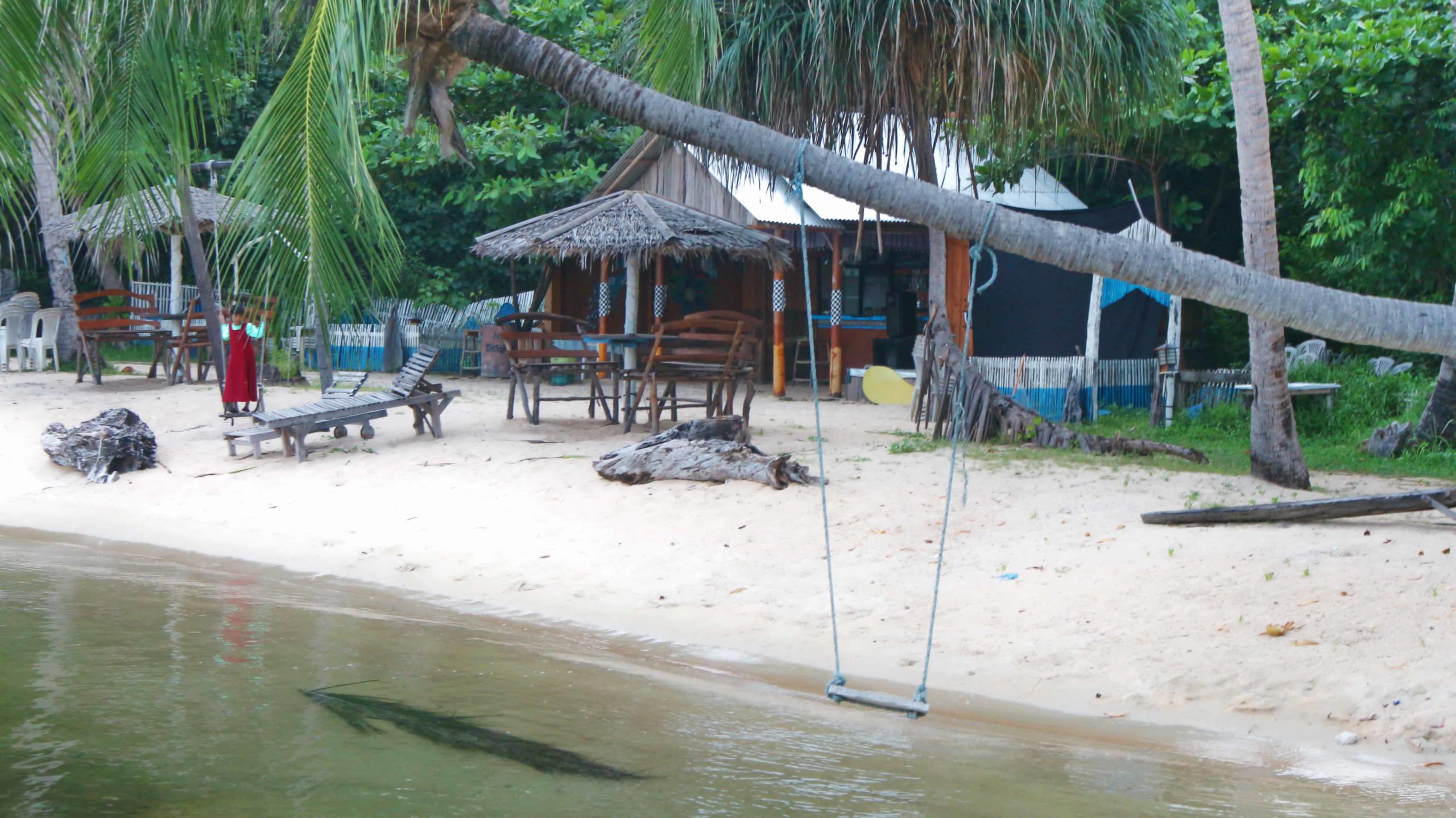 Destinasi Wisata Karimunjawa Pantai Pancuran Beach